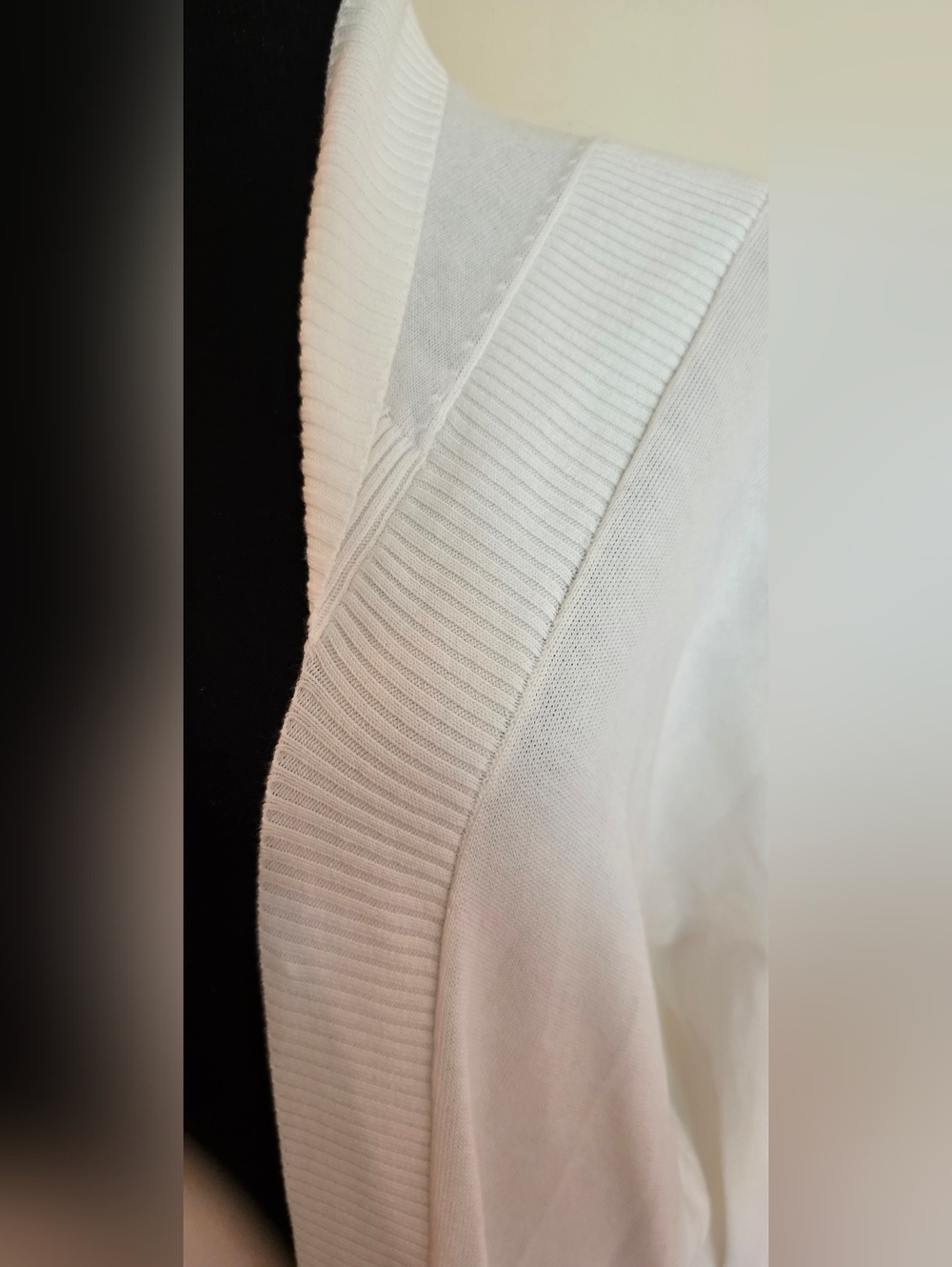 CAbi White Loose Fit Cardigan W/‎ 3/4 Length Sleeves & Front Pockets (Size M) - Picture 3 of 10